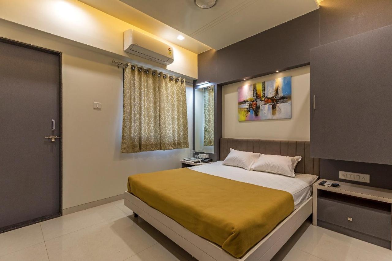 Hotel Rajlaxmi Grand Kolhapur Extérieur photo