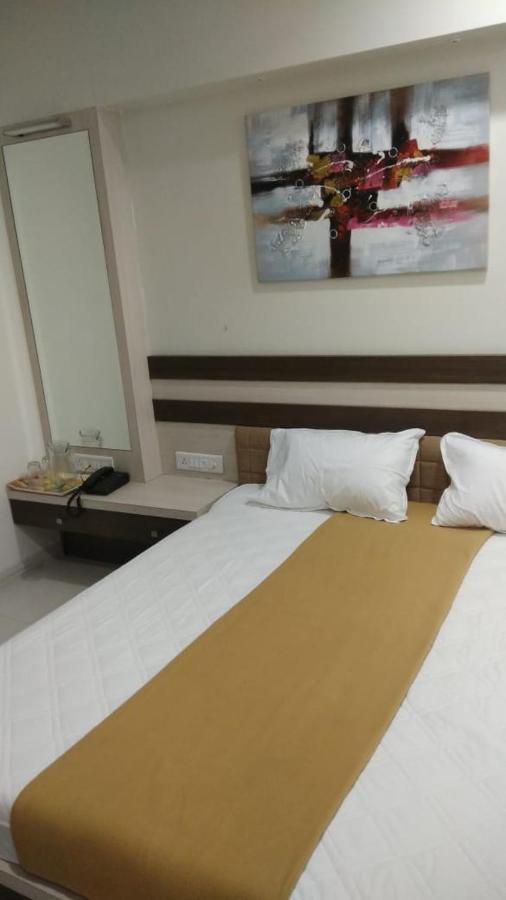 Hotel Rajlaxmi Grand Kolhapur Extérieur photo